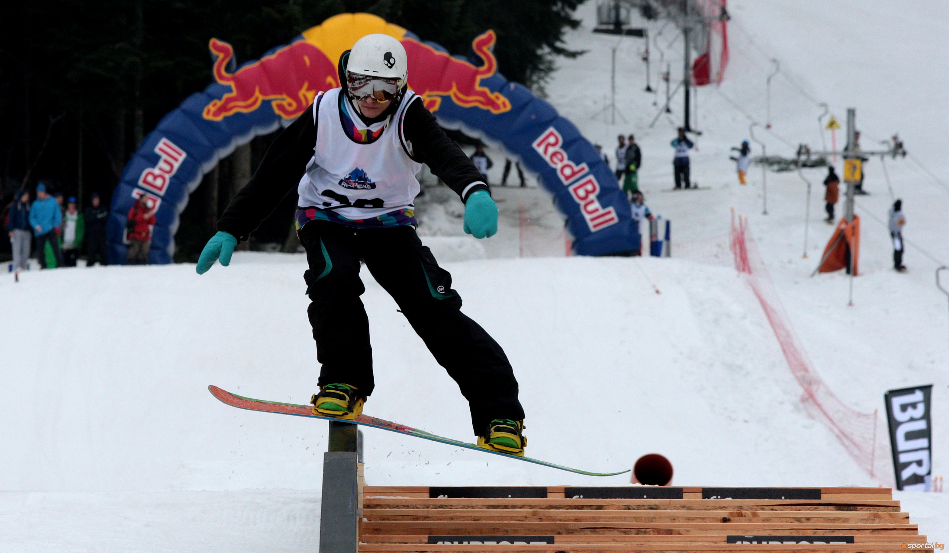 Първото по рода си фрийстайл сноуборд състезание RED BULL FRAGMENTS смая стотици в Боровец