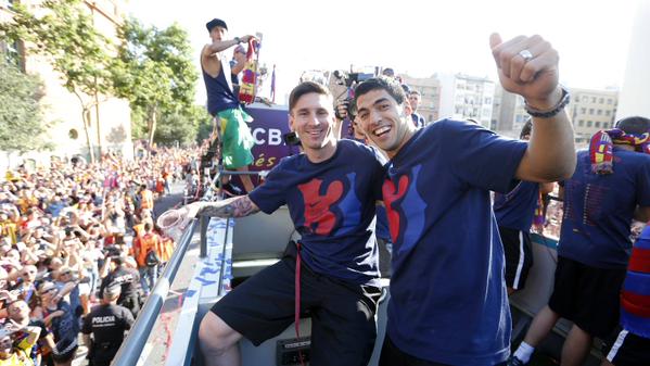 Барселона празнува с феновете си