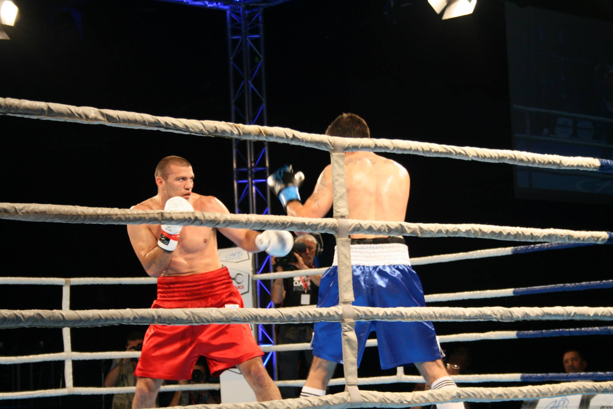 Тервел Пулев дебютира с победа на професионалния ринг
