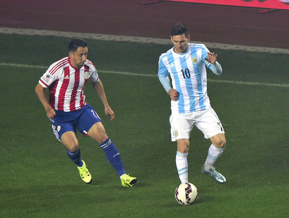 Аржентина развинти Парагвай и е на финал