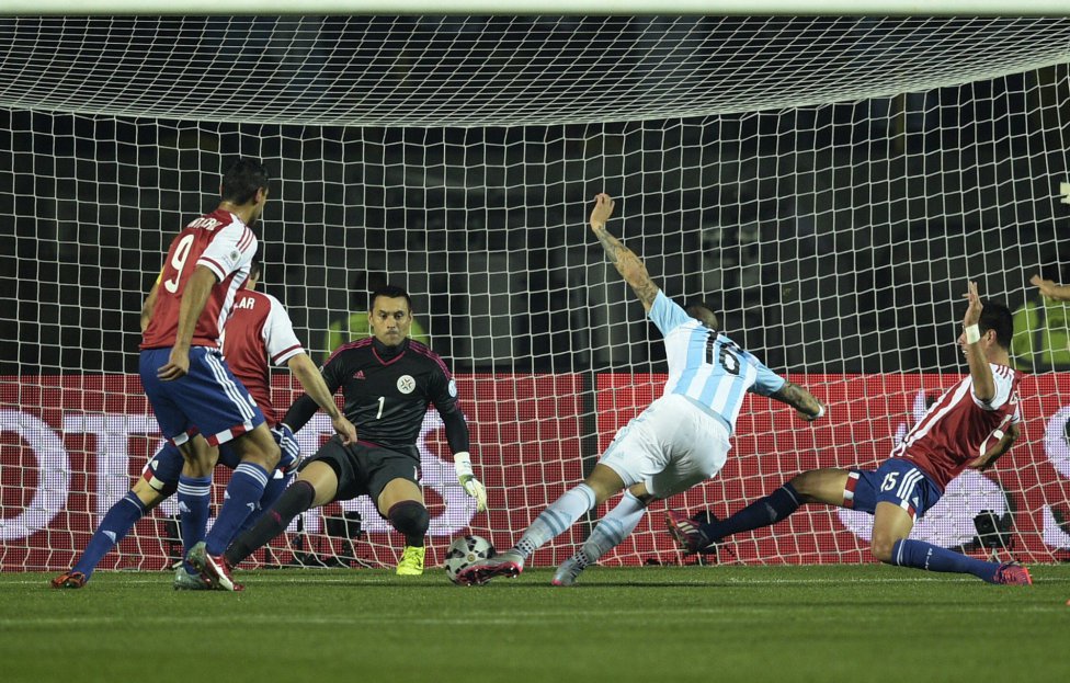 Аржентина развинти Парагвай и е на финал