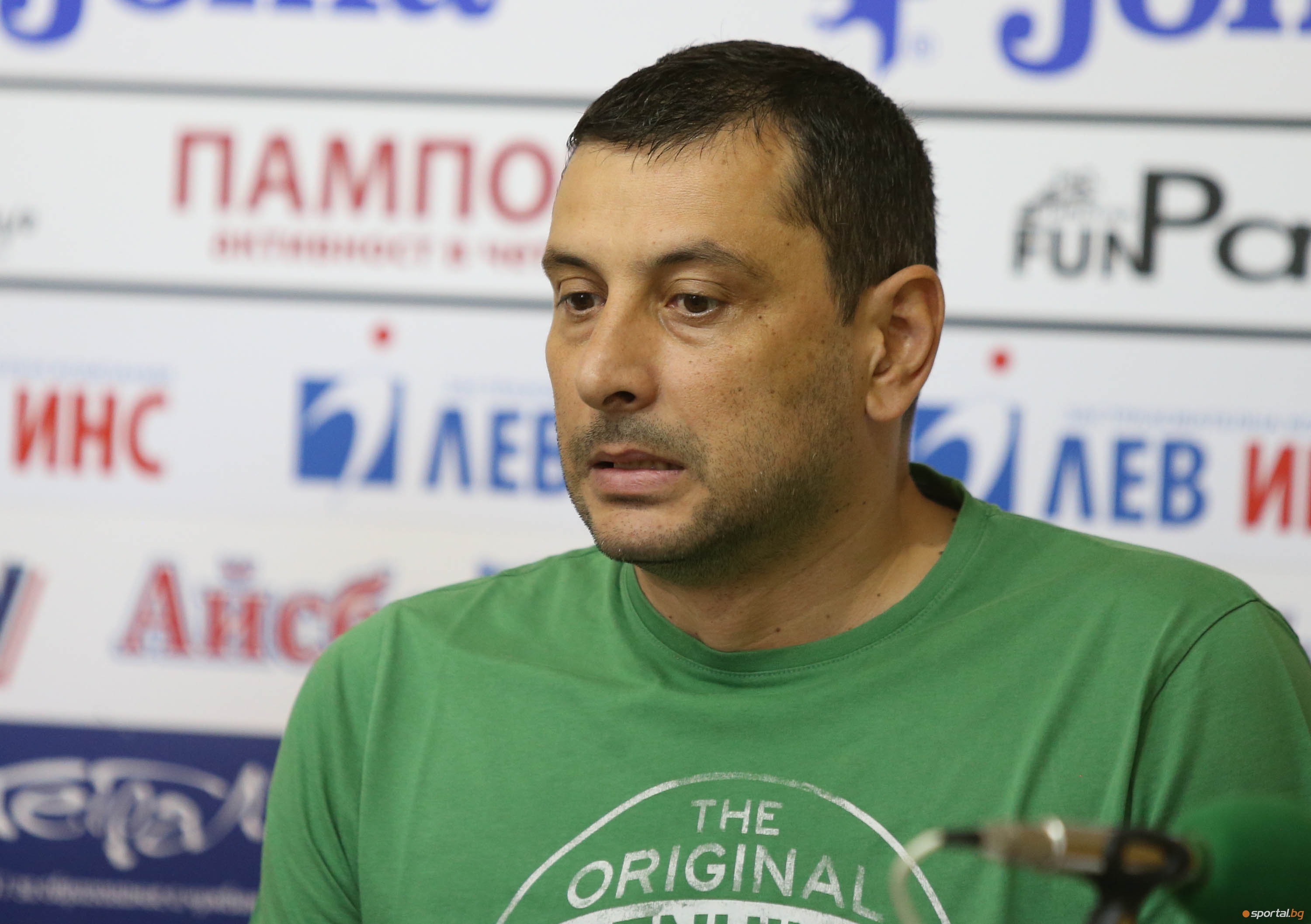 Наградиха националите по волейбол за отбор и треньор на месеца след финала в Баку