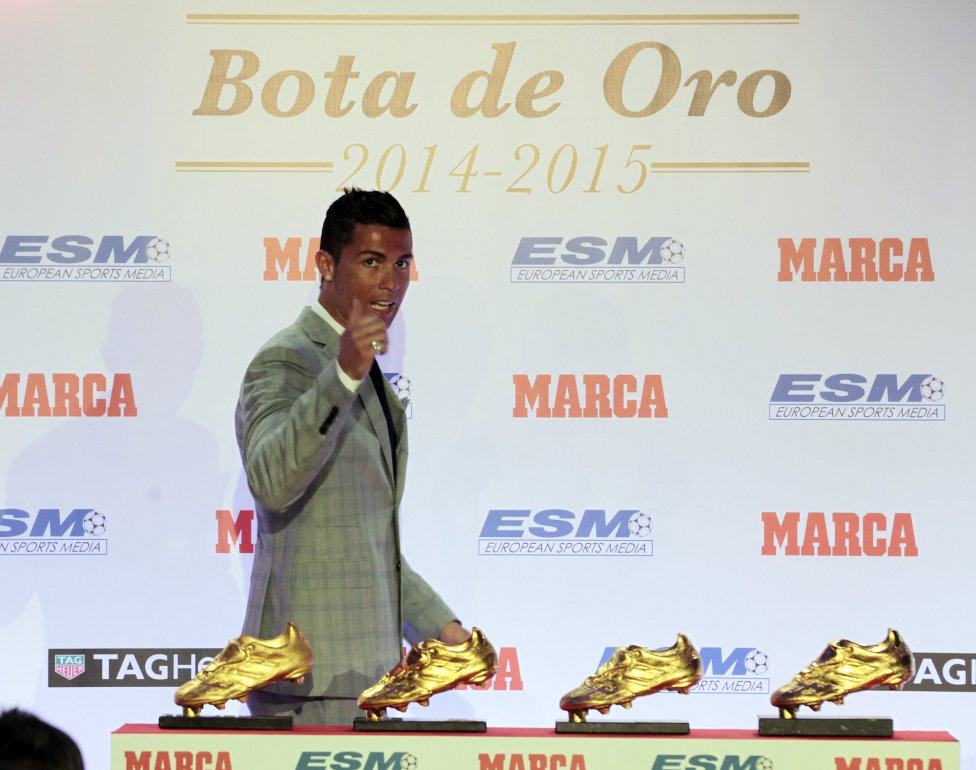 Кристиано целуна рекордна "Златна обувка" за четвърти път