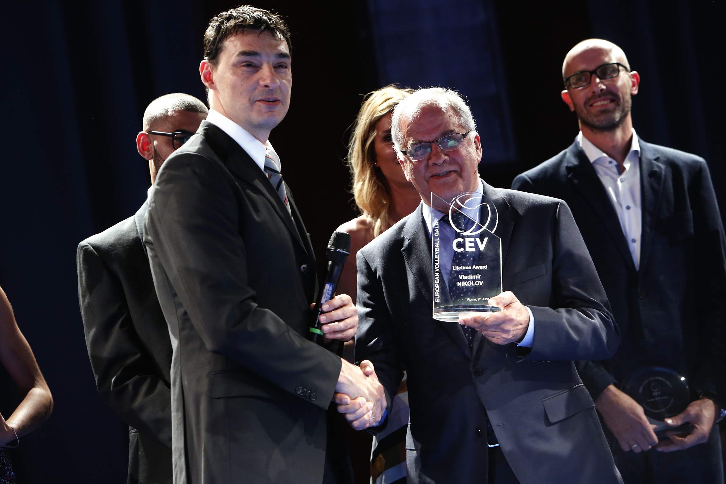 Голямо признание за Владо Николов, получи специална награда от CEV