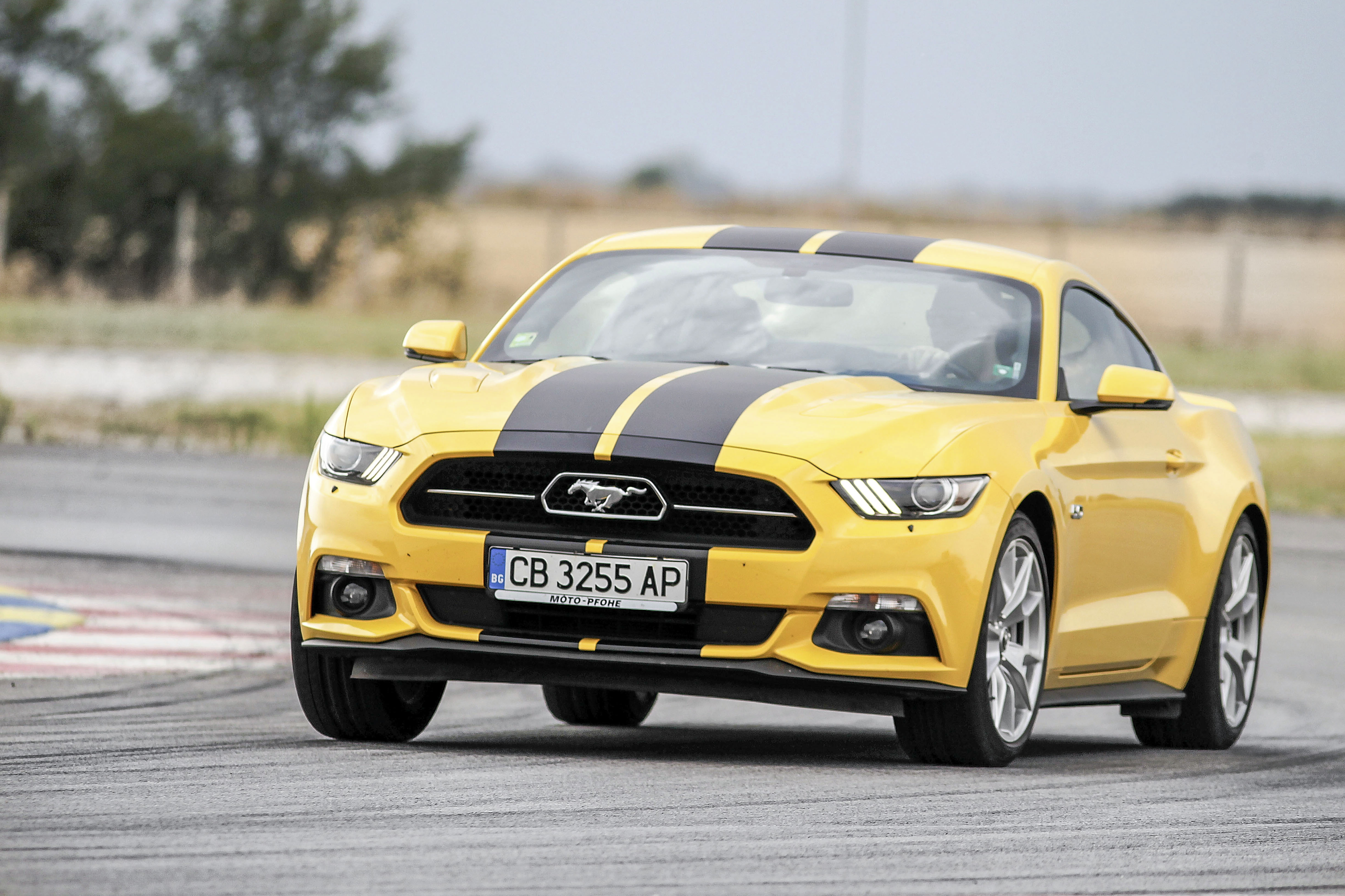 Ford изправи Mustang срещу Focis RS на пистата