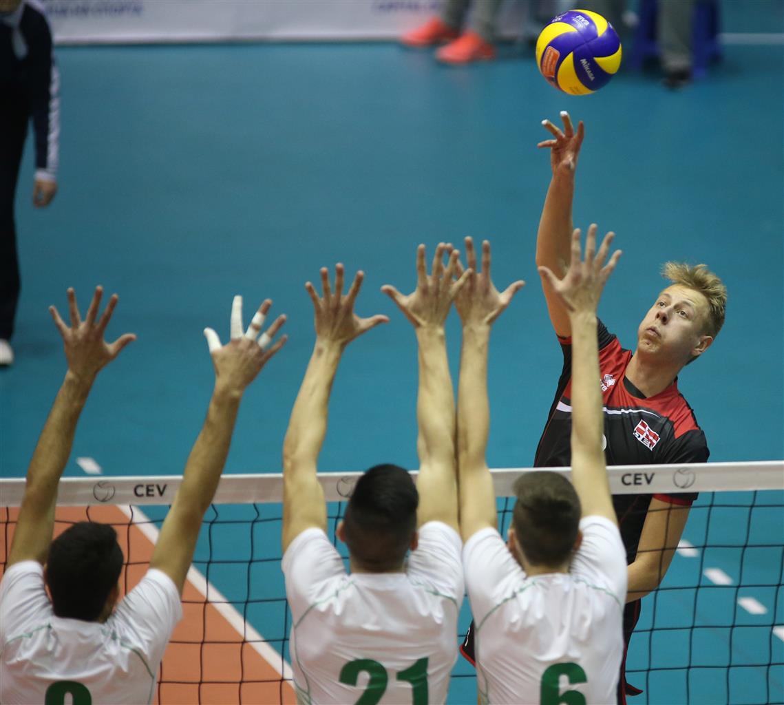 България тръгна с обрат над Дания на европейската квалификация в София