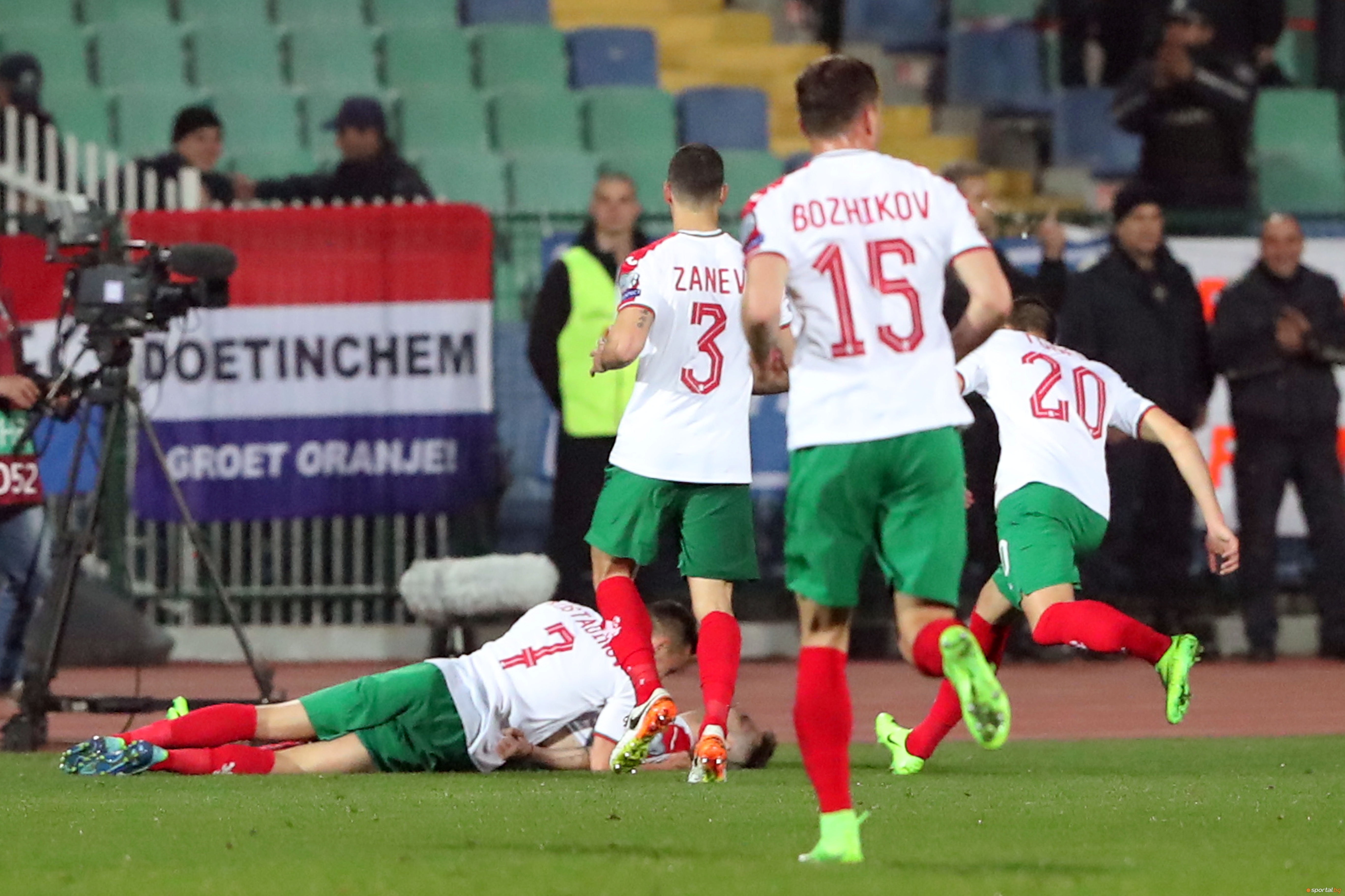 България победи Холандия с 2:0 в София - част I